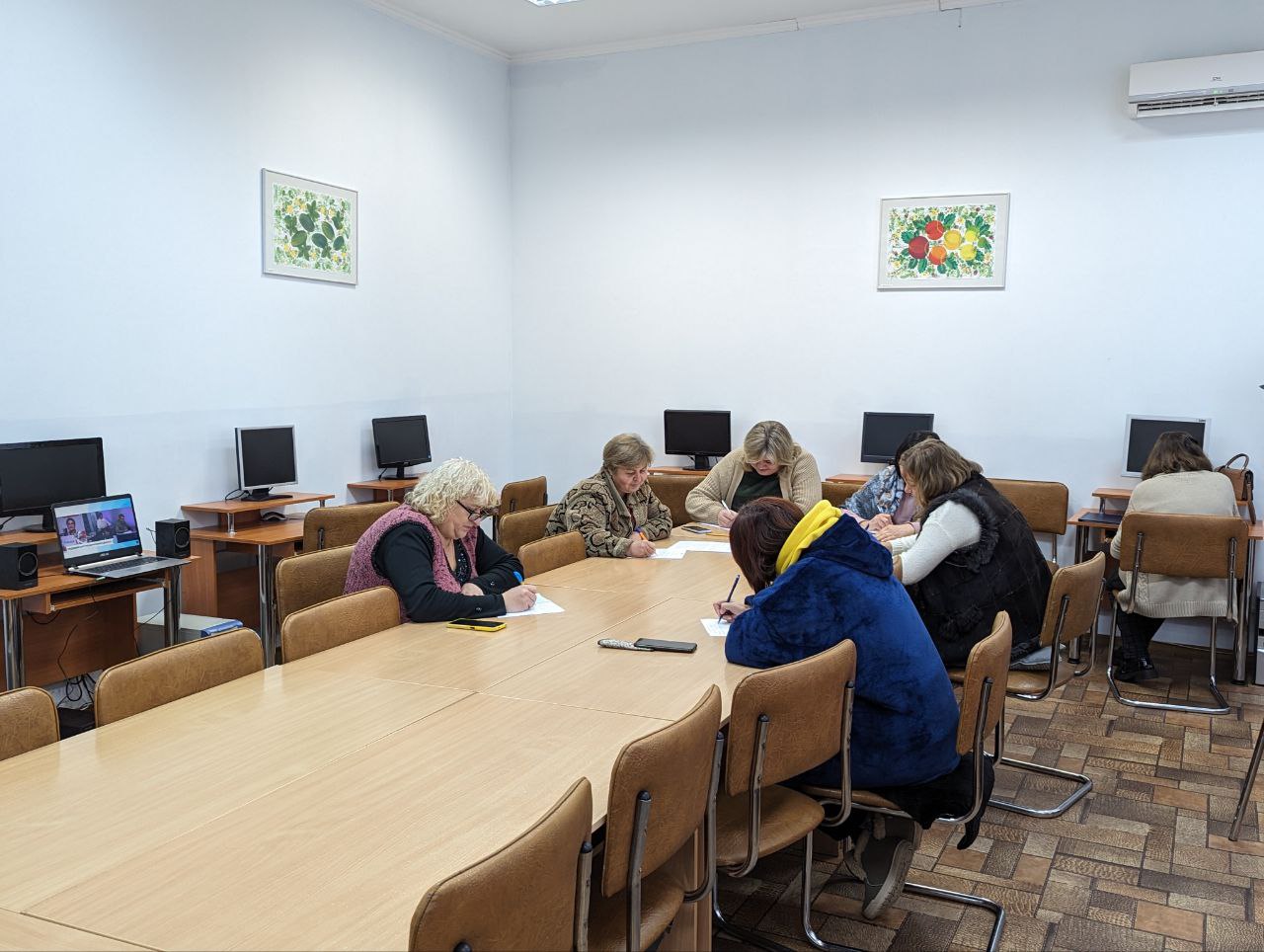 photo 5188337480619923340 y